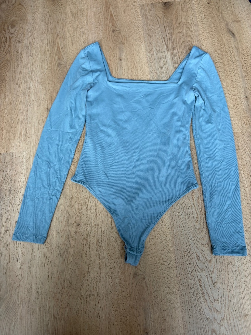 Aritzia Babaton Contour Square Neck Body Suit
